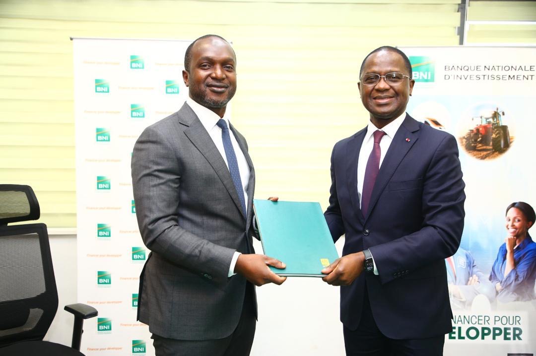 Signature de la cession entre la BNI et Brandon & Mcain Capital, à Abidjan. · ACTUFIN