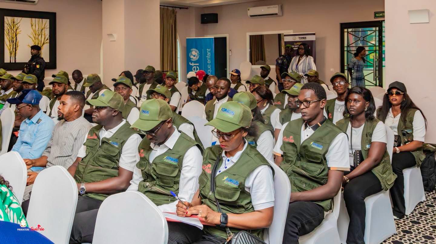 Les équipes de terrain du FDSI, chevilles ouvrières du recensement des ménages dans le cadre du RSU. · Primature de Guinée